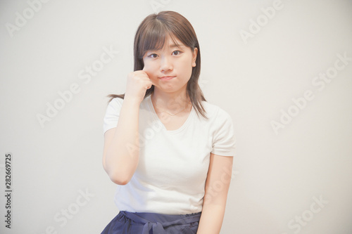 ほっぺをつねる女子 Stock Photo Adobe Stock ほっぺをつねる女子 Stock Photo Adobe Stock