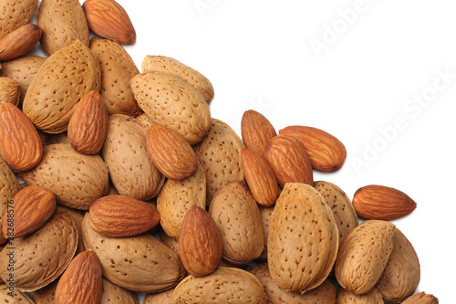 Fotografía almonds isolated on white background top view