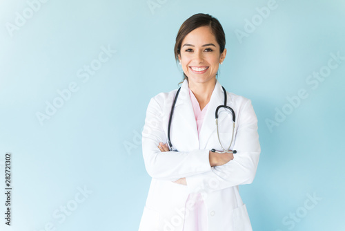 Fotomural Medical Professional In Lab Coat At Studio