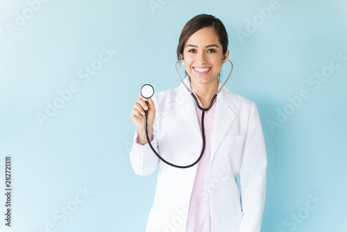 Female Doctor With Stethoscope On Isolated Background Tableau sur Toile