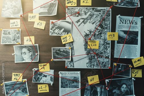 Fotomural Detective board with photos of suspected criminals, crime scenes and evidence wi