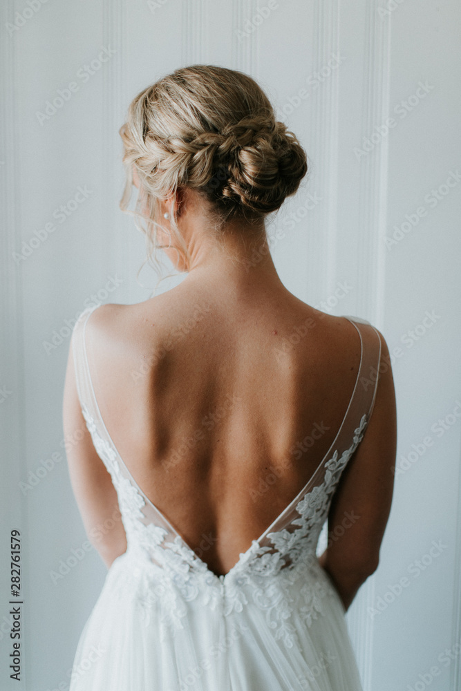 wedding hair backless dress 5 Top Trends in Bridal Hairstyles in 2020