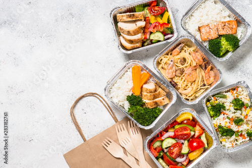 Fotomural Food delivery concept - healthy lunch in boxes.