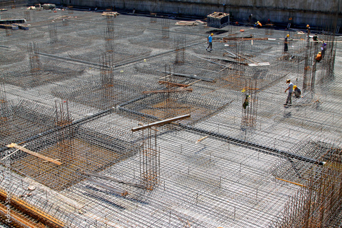 Fotomural Reinforced concrete casting framework in a construction site