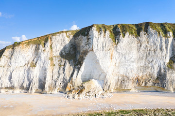 Wall Mural - Les Petites Dalles, village en Normandie au bord de la mer et des falaises