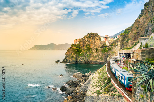 Cuadros en Lienzo Manarola, Cinque Terre - train station in famous village with colorful houses on