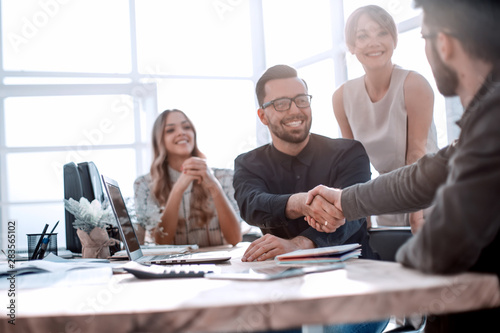 Cuadros en Lienzo background image of the handshake of business partners in the office