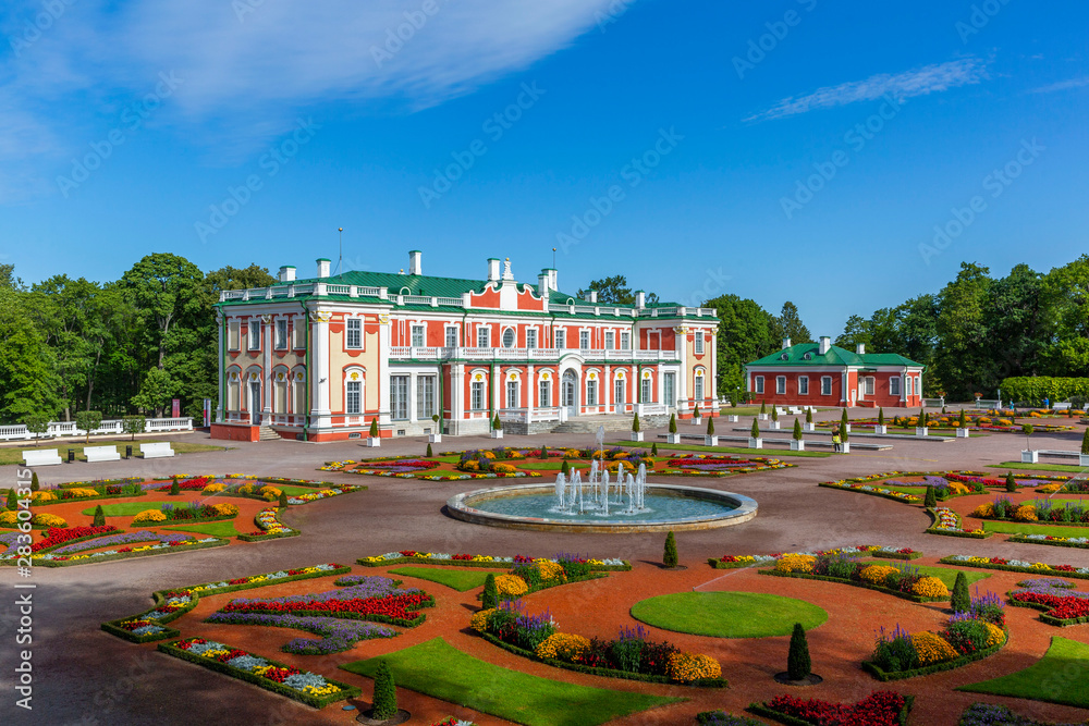 Obraz na płótnie Baroque Kadriorg Palace built for Catherine I of Russia by Peter the Great in Tallinn w salonie