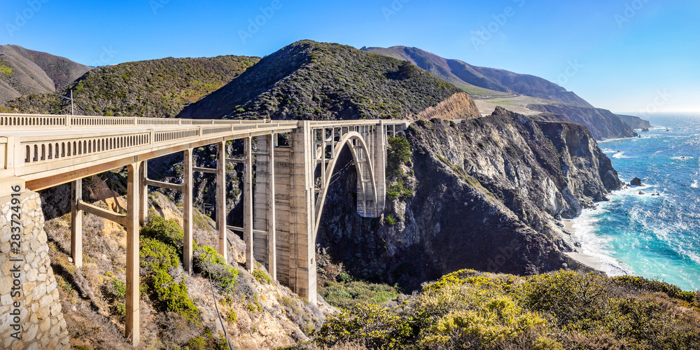 Bixby Creek bridge at the Pacific highway, California, USA. A landmark bridge on highway 1, the most beautiful road in USA. - obrazy, fototapety, plakaty 