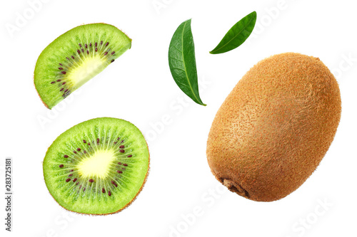 kiwi fruit with slices and green leaves isolated on a white background Tableau sur Toile