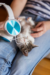 Wall Mural - Woman and a kitten listening to music