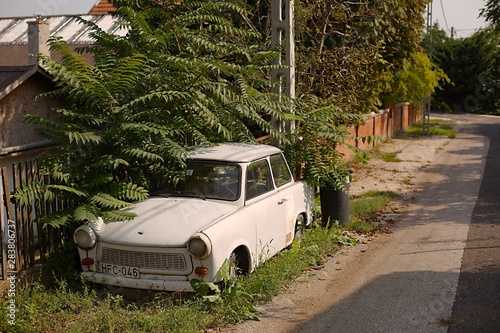 Cuadros en Lienzo DIOSD, HUNGARY - SEPTEMBER 15, 2017: Old weathered Trabant on the street