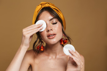 Poster - Close up beauty portrait of an attractive young topless woman