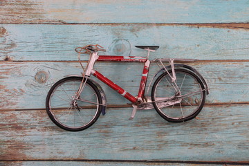 Fototapete - Vélo jouet en aluminium