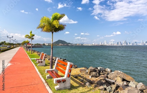 Fotografía The Amador Causeway road, Panama City famous booming boardwalk and tourist attra