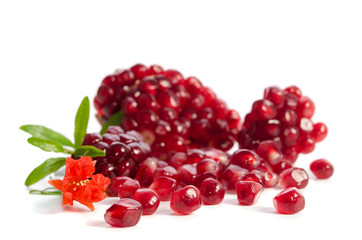 Canvas Print - Parts of a pomegranate with pomegranate seeds and leaves, flowers isolated on white background