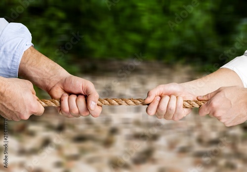 Photographie Business people pulling rope in opposite directions at office