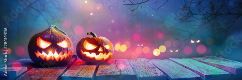 Fotografía Jack O' Lanterns Glowing In Fantasy Night. Halloween Background