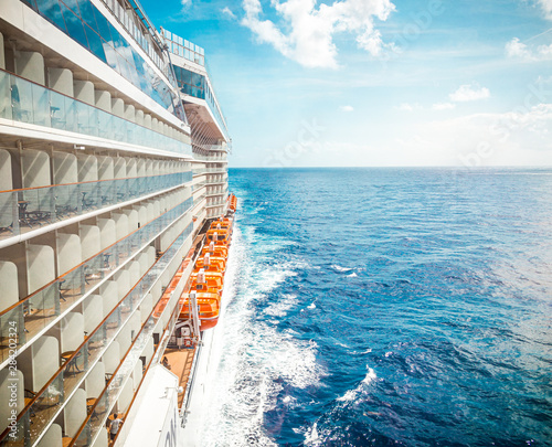 Fotografía Side view of cruise ship on the blue sky background with copy space, blue tone
