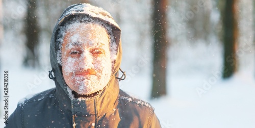 Cuadros en Lienzo Fun portrait of an young frozen man
