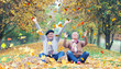 canvas print picture - glückliche menschen im Herbstpark