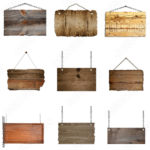 Fotomural Set mit hängenden Holzschilder an Metallketten