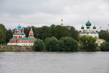 Canvas Print - Russia, Golden Ring city of Uglich on the Volga. Cathedral of Our Savior's Transfiguration (R) & Church of St. Dmitry (aka Demetrius) on the Blood (L).