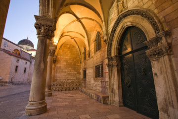 Poster - CROATIA, Dubrovnik. Archway inside the walled city. 