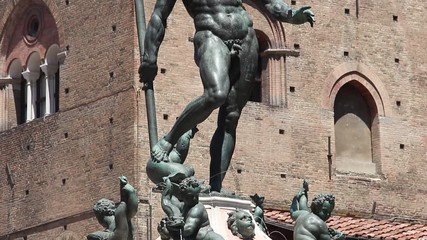 Wall Mural - Bologna, Italy. View of fountain of Neptune (Fontana del Nettuno), Palazzo Re Enzo in background.