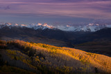 Fototapeta Niebo - USA, Colorado, San Juan Mountains. Sunset bathes an aspen forest. 