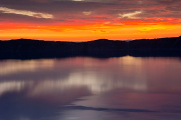 Canvas Print - Crater Lake at Sunrise, Crater Lake National Park, Oregon, USA