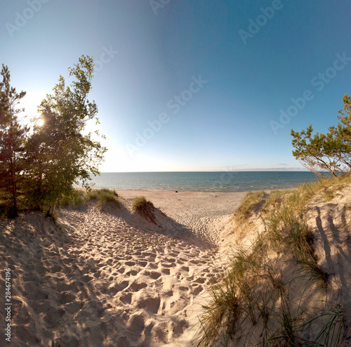 Naklejka morze Bałtyk  slowinski-park-narodowy-na-wybrzezu-morza-baltyckiego-niedaleko-leby-polska-piekna-piaszczysta-plaza