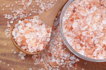 Himalayan rock salt in spoon and bowl on wooden table