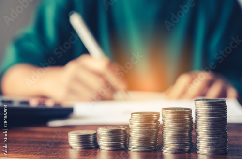 Fotomural money coin on each line rising team businessmen background - business saving money concept