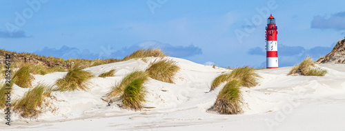 Cuadros en Lienzo Leuchtturm in den Dünen, Insel Amrum Nordfriesland