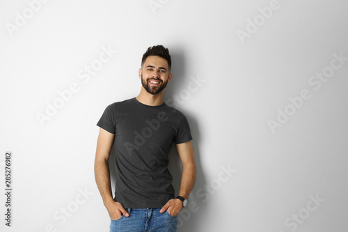 Fotomural Portrait of handsome smiling man isolated on white