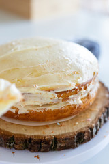 icing naked cake with vanilla frosting 