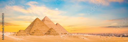 Plakaty Egipt   panorama-wielkich-piramid-w-gizie-o-zachodzie-slonca