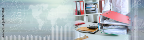 Fotografía Businesswoman holding binders; panoramic banner