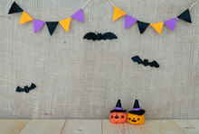 Handmade Of Halloween Pumpkins Wearing A Witch Hat．Background Jute.(41-1)