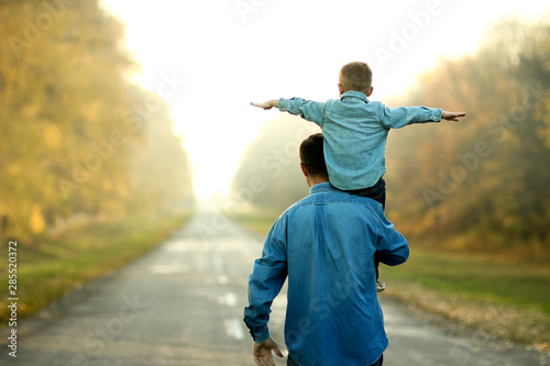 father and son walk in nature Tableau sur Toile
