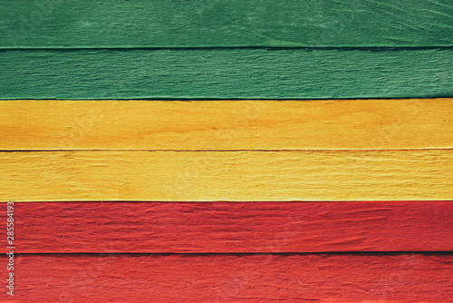 Plakaty Reggae  tlo-drewno-zielony-zolty-czerwony-stary-styl-retro-vintage-flaga-reggae-rasta