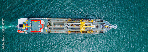 Fotografía Oil Tanker ship in sea Singapore