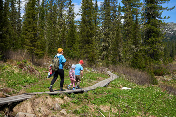 Sticker - family hiking