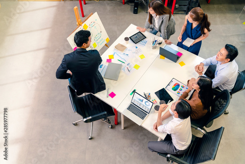 Fotografía topview of creative agency business brain storm meeting presentation Team discus