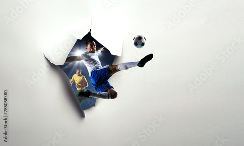 Fotografía Paper breakthrough hole effect and soccer