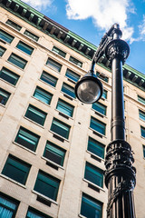 Fototapete - Vintage street lamp and New York City architecture.