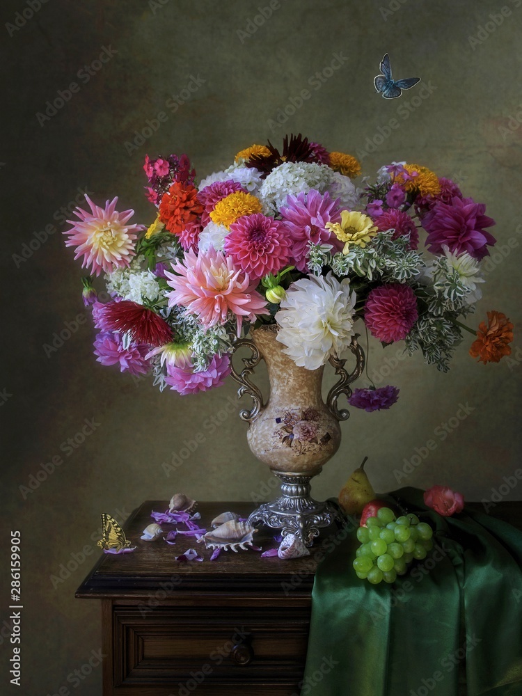 Obraz na płótnie Still life with splendid bouquet of flowers in Baroque style w salonie