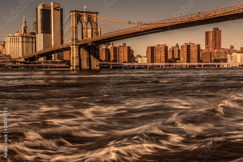 Fotografía brooklyn brig view at sunset