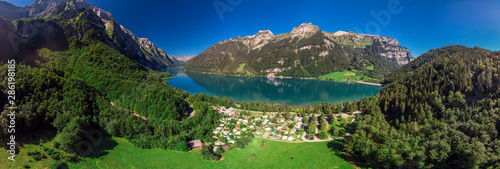 Cuadros en Lienzo Klontalersee in canton Glarus, Switzerland, Europe.